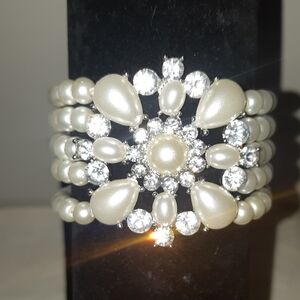 NWT Bridal Classic Chunky Lustrous Pearl and Crystal With Silver Accent Bracelet